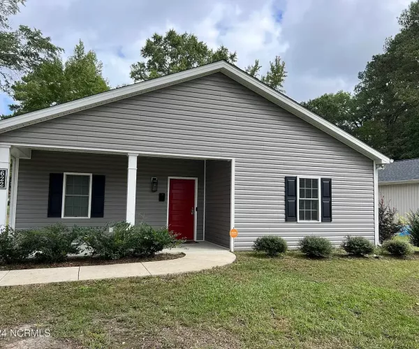 622 Williams Street, Enfield, NC 27823 (3 beds  2 baths 1,760 sqft)